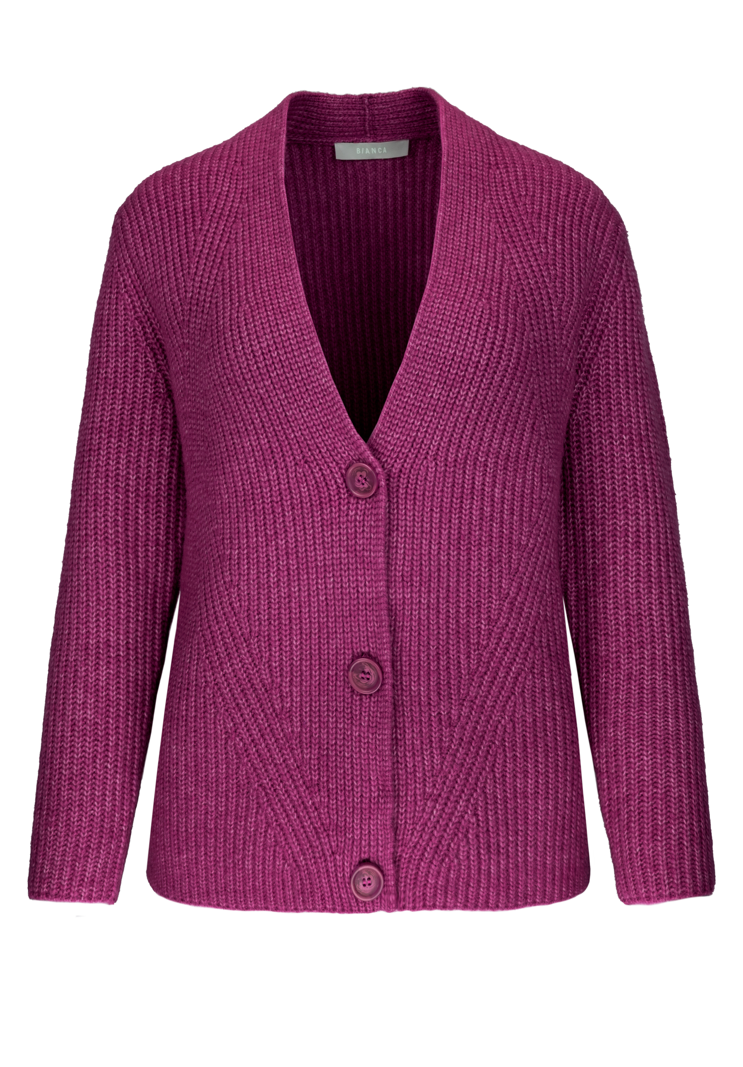 Eine magentafarbene, langärmelige Strickjacke mit V-Ausschnitt und drei passenden Knöpfen vorne. Die Strickjacke hat gerippte Details und eine lockere Passform.