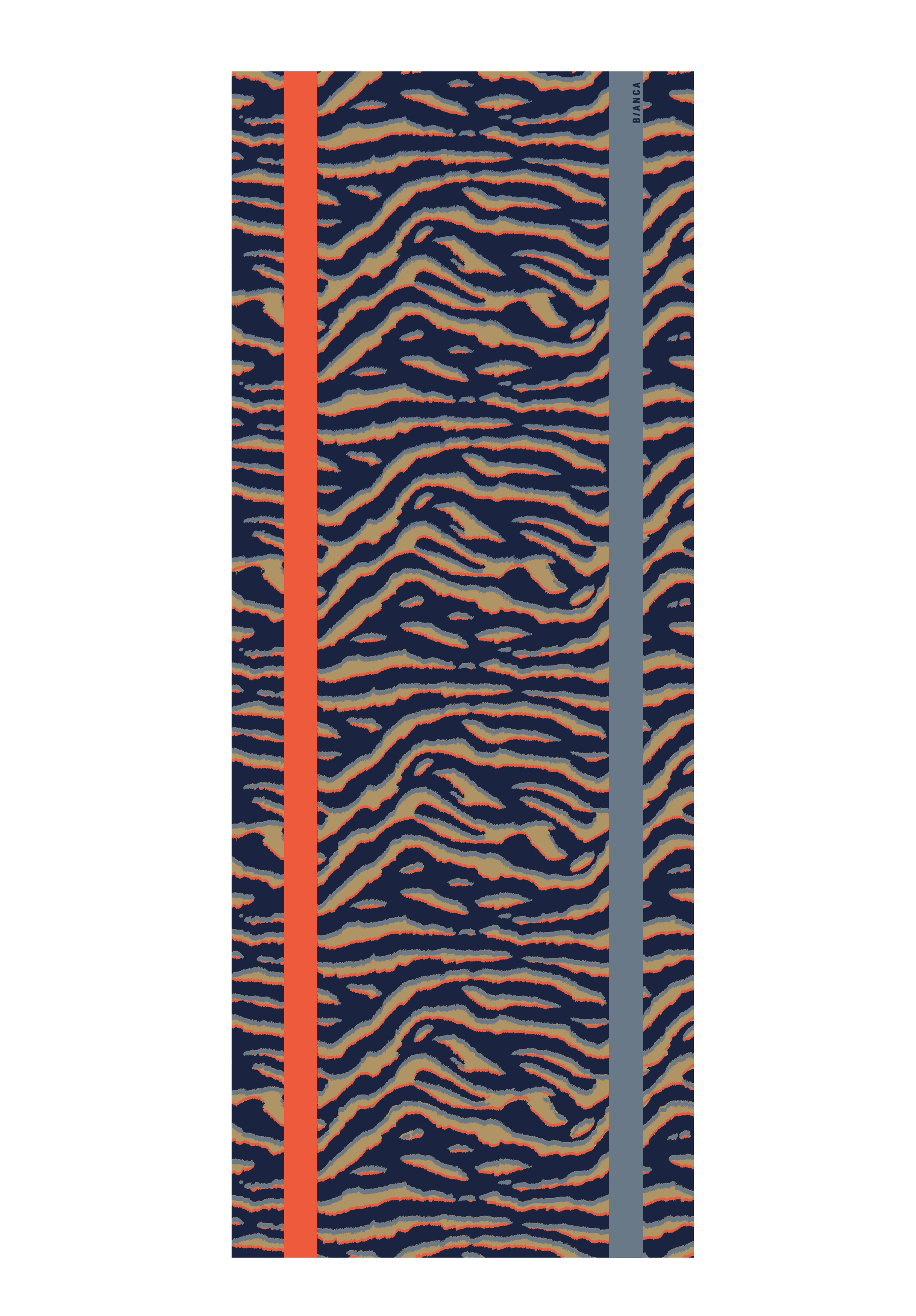 Eine rechteckige, gemusterte Fläche, die an Tigerstreifen in Marineblau, Hellbraun und Orange erinnert, mit einem vertikalen roten Streifen auf der linken und einem vertikalen grauen Streifen auf der rechten Seite.