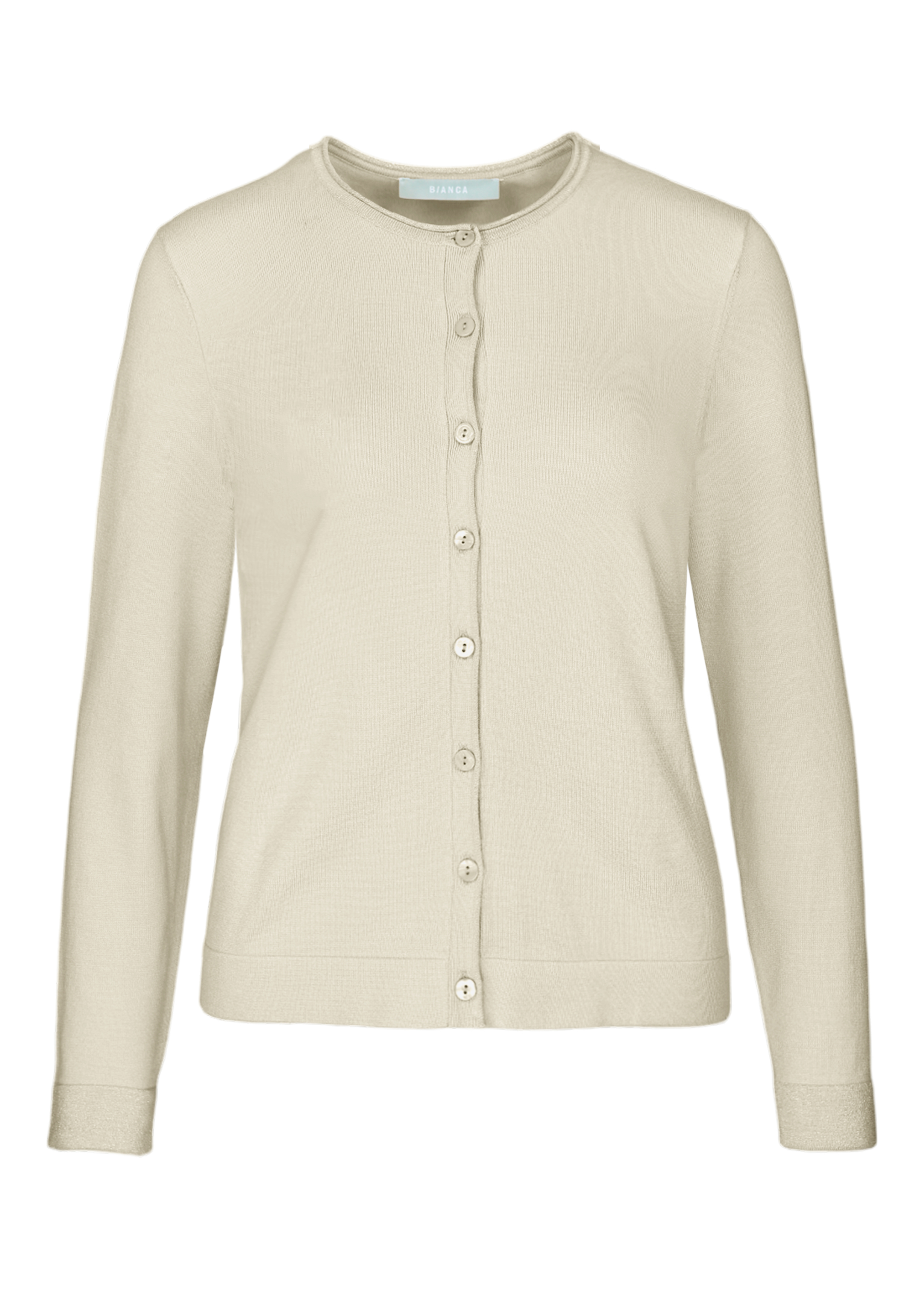 Beigefarbene, langärmelige Strickjacke mit Knopfleiste, Rundhalsausschnitt und gerippten Bündchen auf schlichtem weißem Hintergrund.