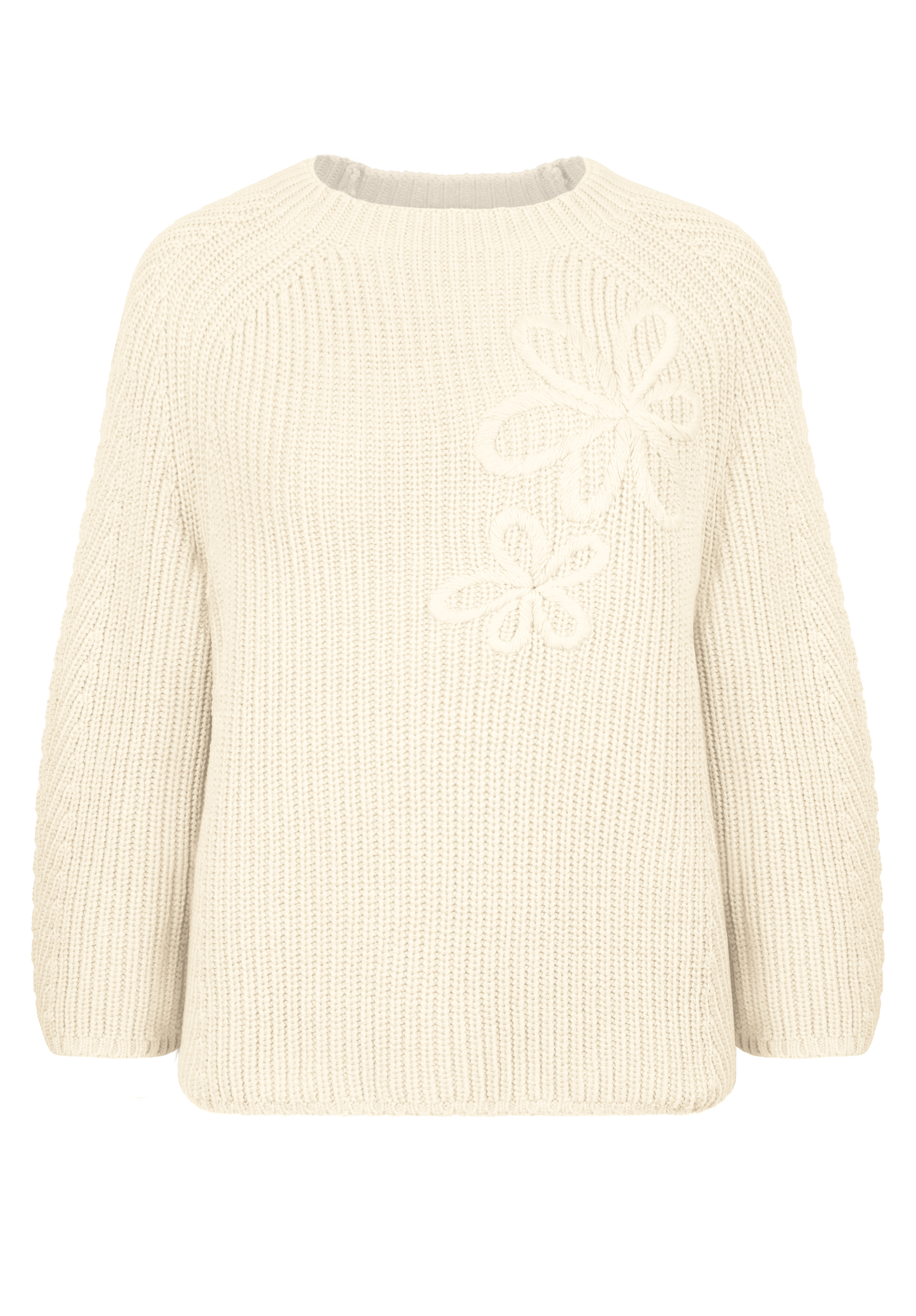 Ein cremefarbener, grob gestrickter Pullover mit langen Ärmeln und zwei großen, strukturierten Blumenmotiven auf der oberen Vorderseite.