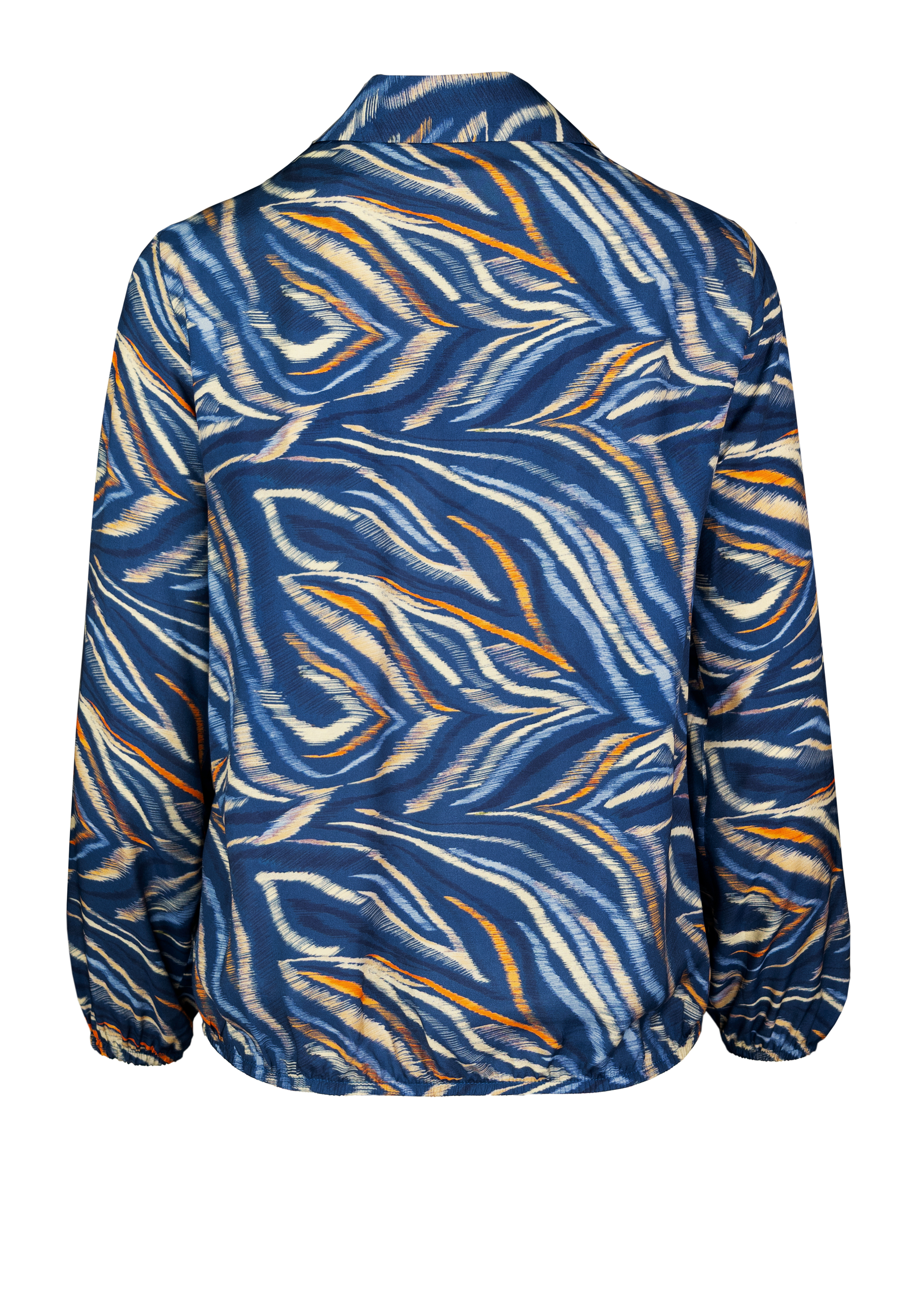 Rückenansicht einer langärmeligen Jacke mit abstraktem Wellenmuster in Blau, Weiß und Orange; mit elastischen Bündchen und Saum.