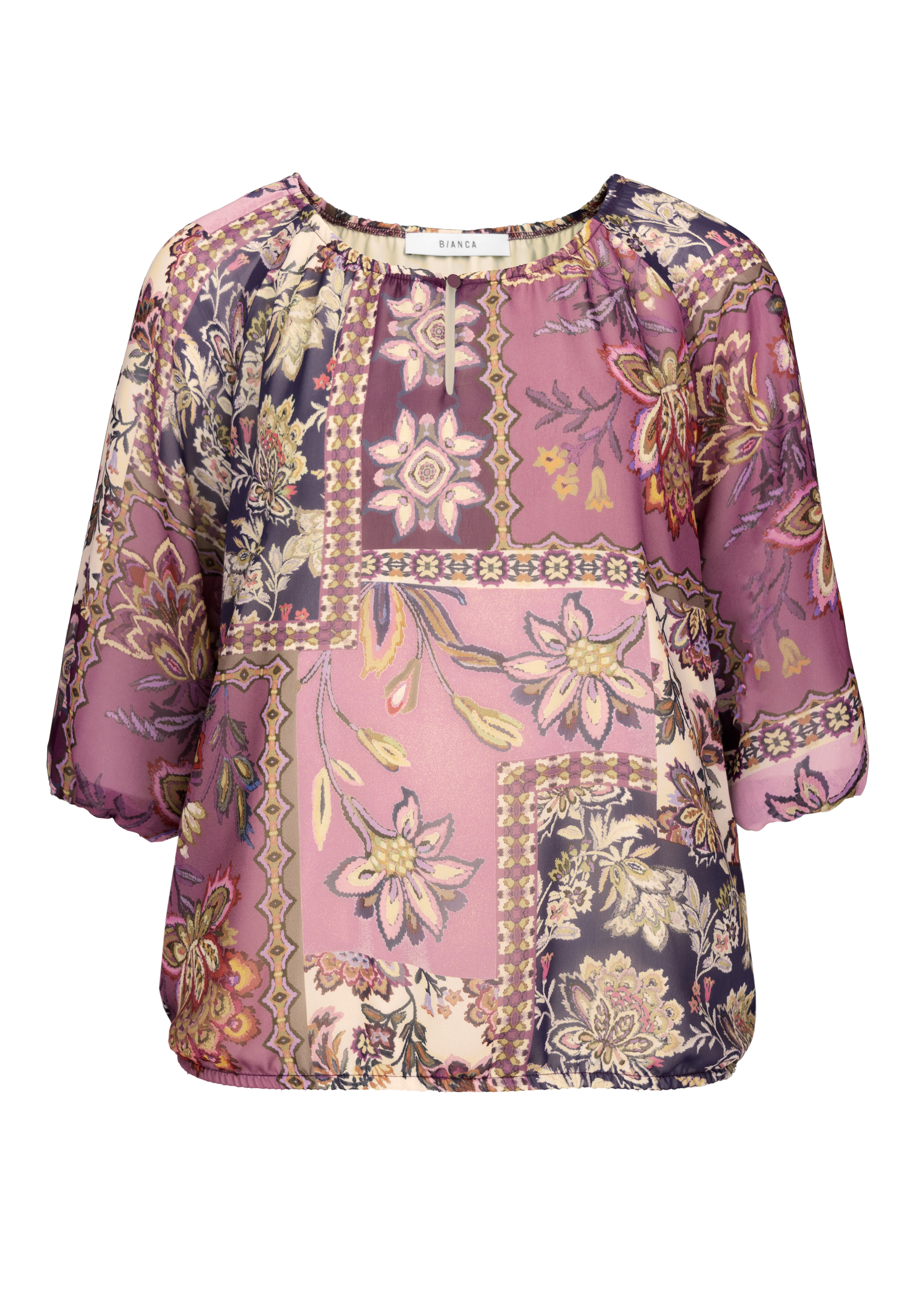 Locker sitzende, durchsichtige Bluse mit Dreiviertel-Ärmeln und einem rosa, lila und beigen Blumen-Patchwork-Muster.