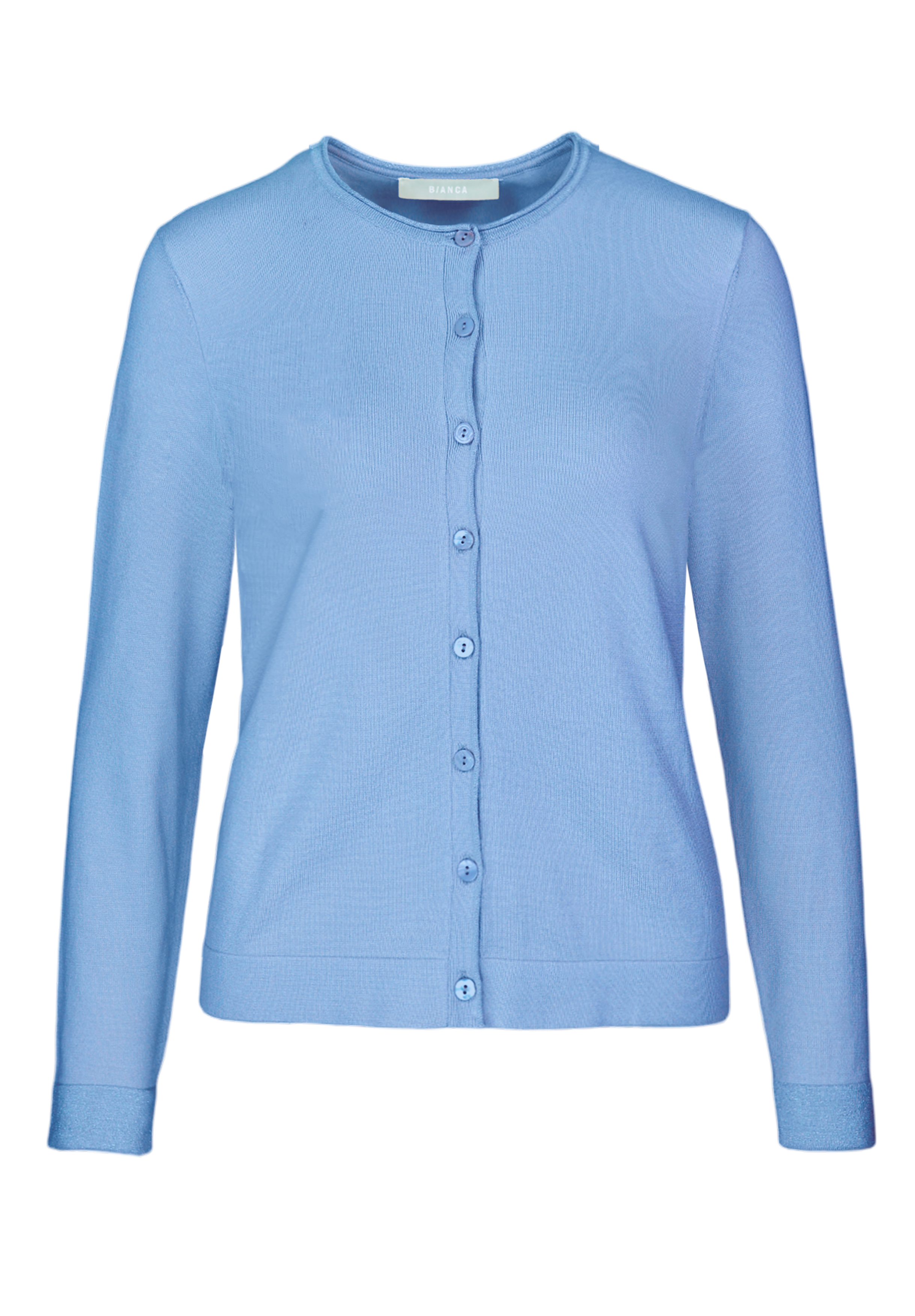 Hellblaue, langärmelige Strickjacke mit Rundhalsausschnitt und Knopfverschluss vorne, flach auf weißem Hintergrund liegend.