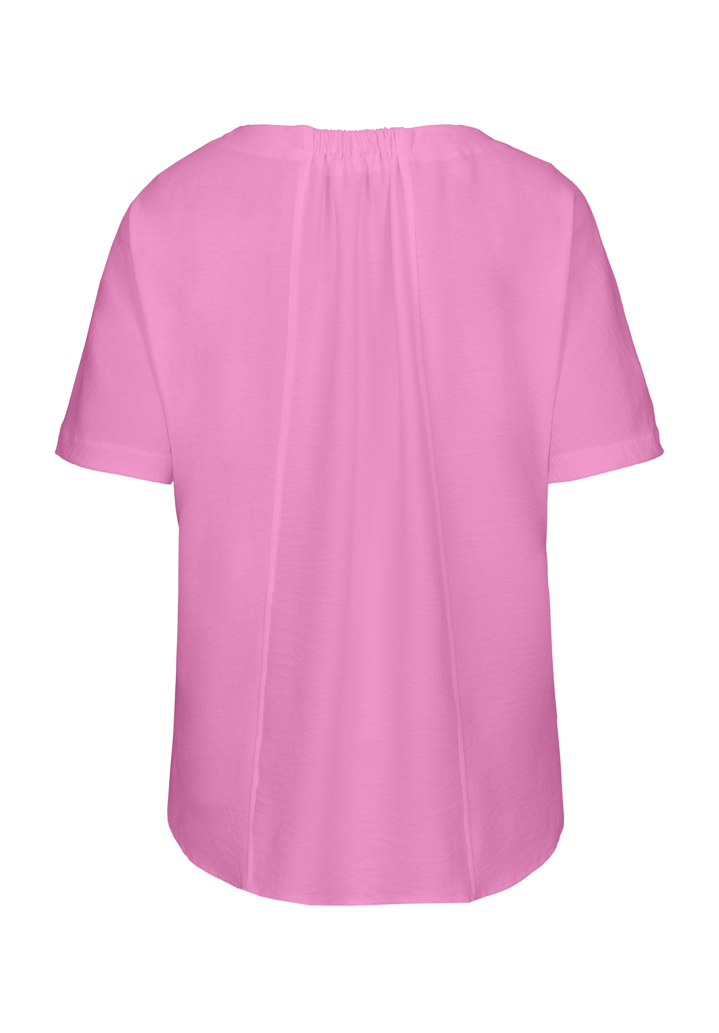 Rückansicht einer kurzärmeligen, locker sitzenden rosa Bluse mit Rundhalsausschnitt und dezenter Faltenlegung am oberen Rand. Der Stoff wirkt weich und leicht.