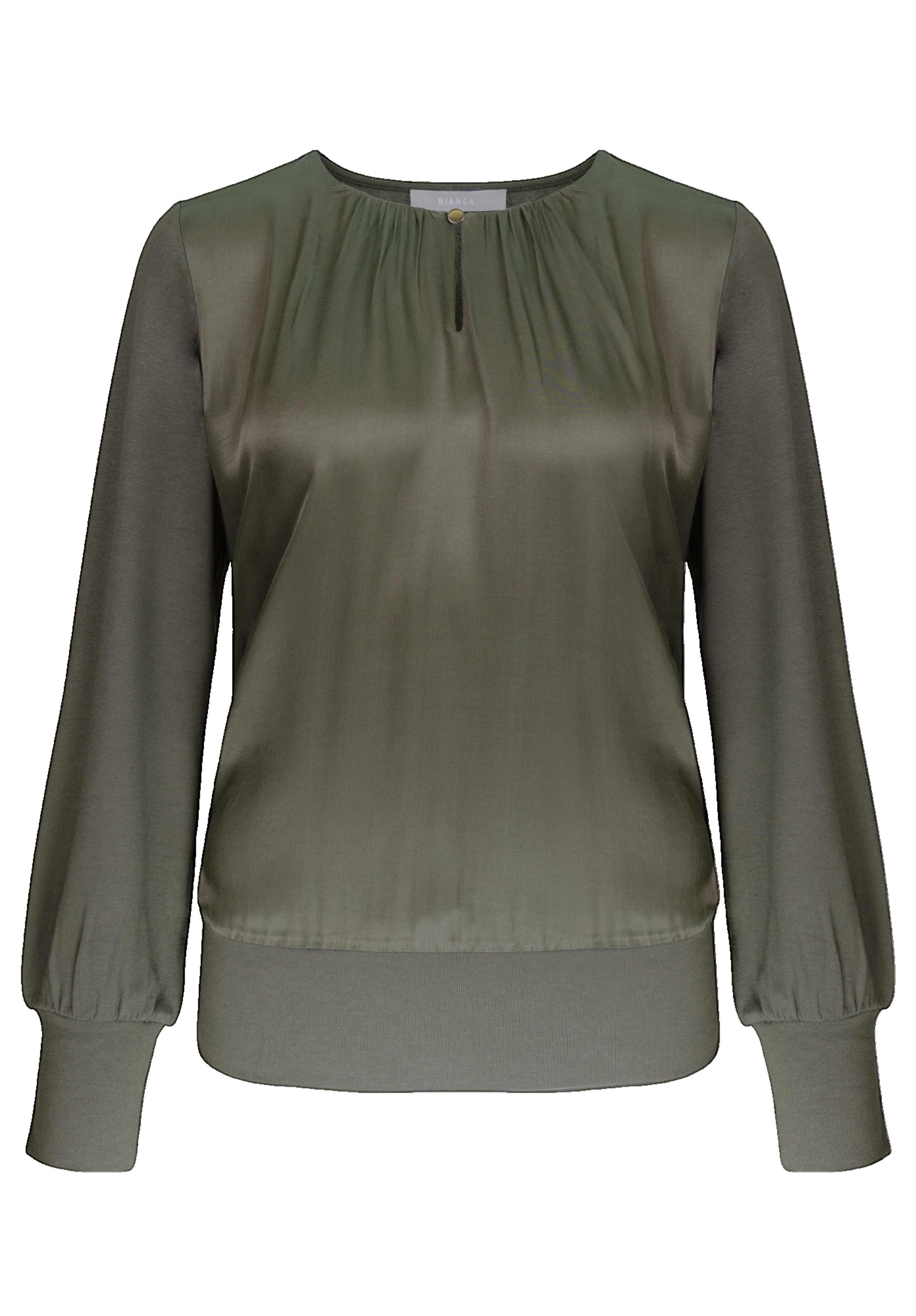 Eine langärmelige, olivgrüne Bluse mit Rundhalsausschnitt, dezenter Raffung am Kragen, einem kleinen Schlüsselloch-Detail mit Knopf und breiten Rippbündchen an Ärmeln und Bund. Der Stoff glänzt leicht.