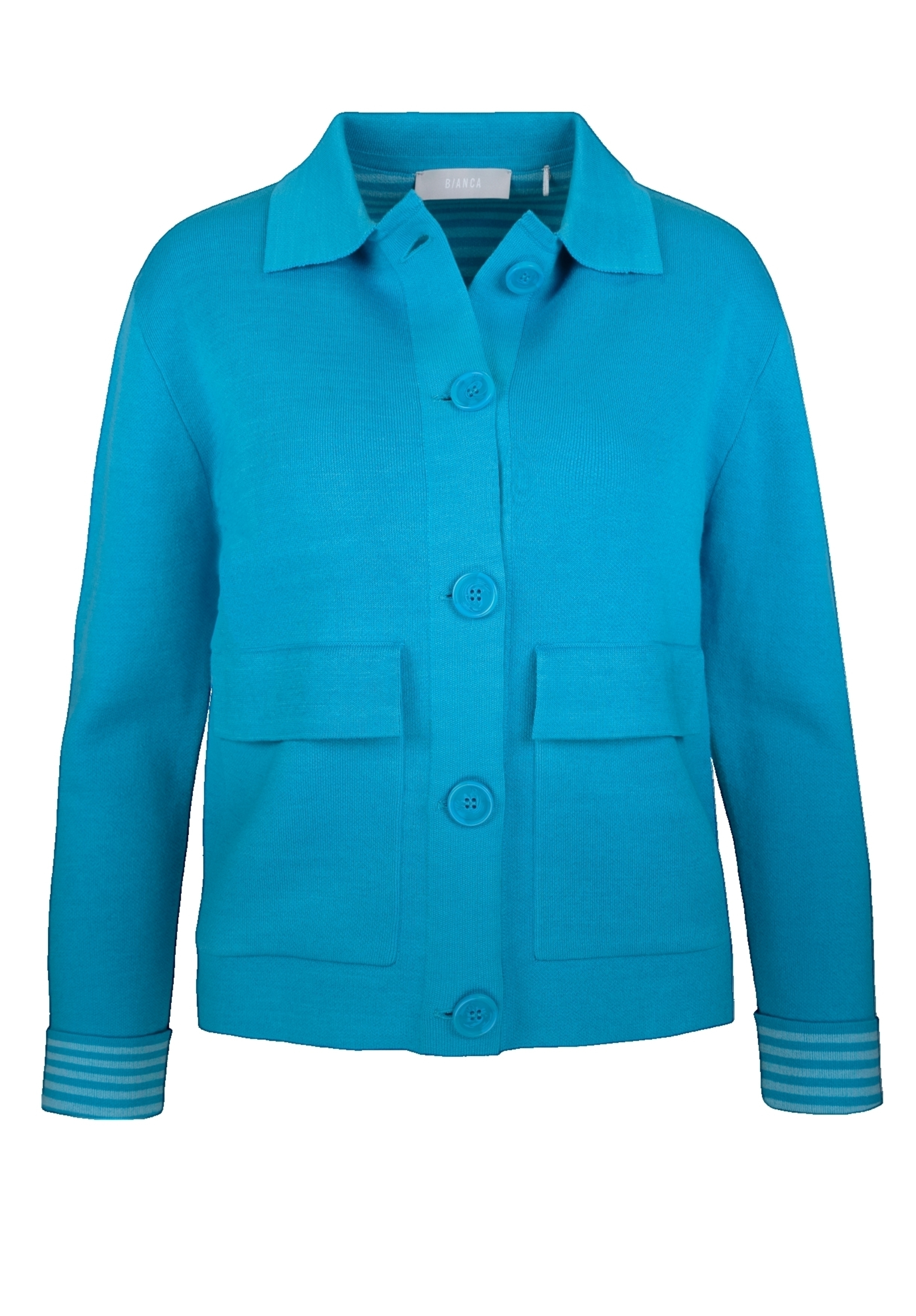 Eine leuchtend türkisfarbene Strickjacke mit Knopfleiste, Kragen, zwei Vordertaschen und langen Ärmeln mit dezent gestreiften Bündchen.