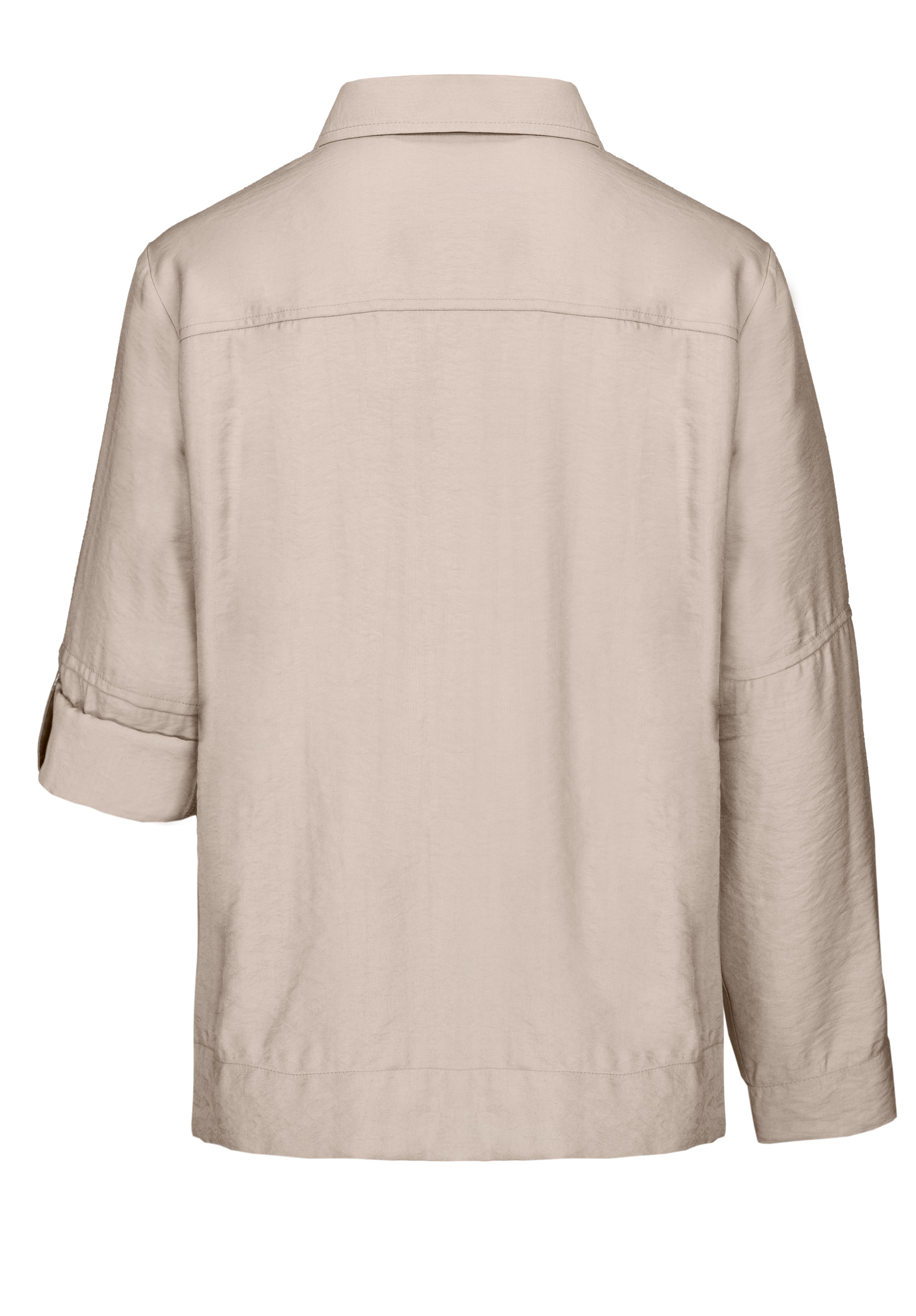 Beigefarbene langärmelige Jacke, von hinten gesehen, mit Kragen, geradem Saum und lockerer Passform mit leicht strukturiertem Stoff. Ein Ärmel ist teilweise aufgerollt.