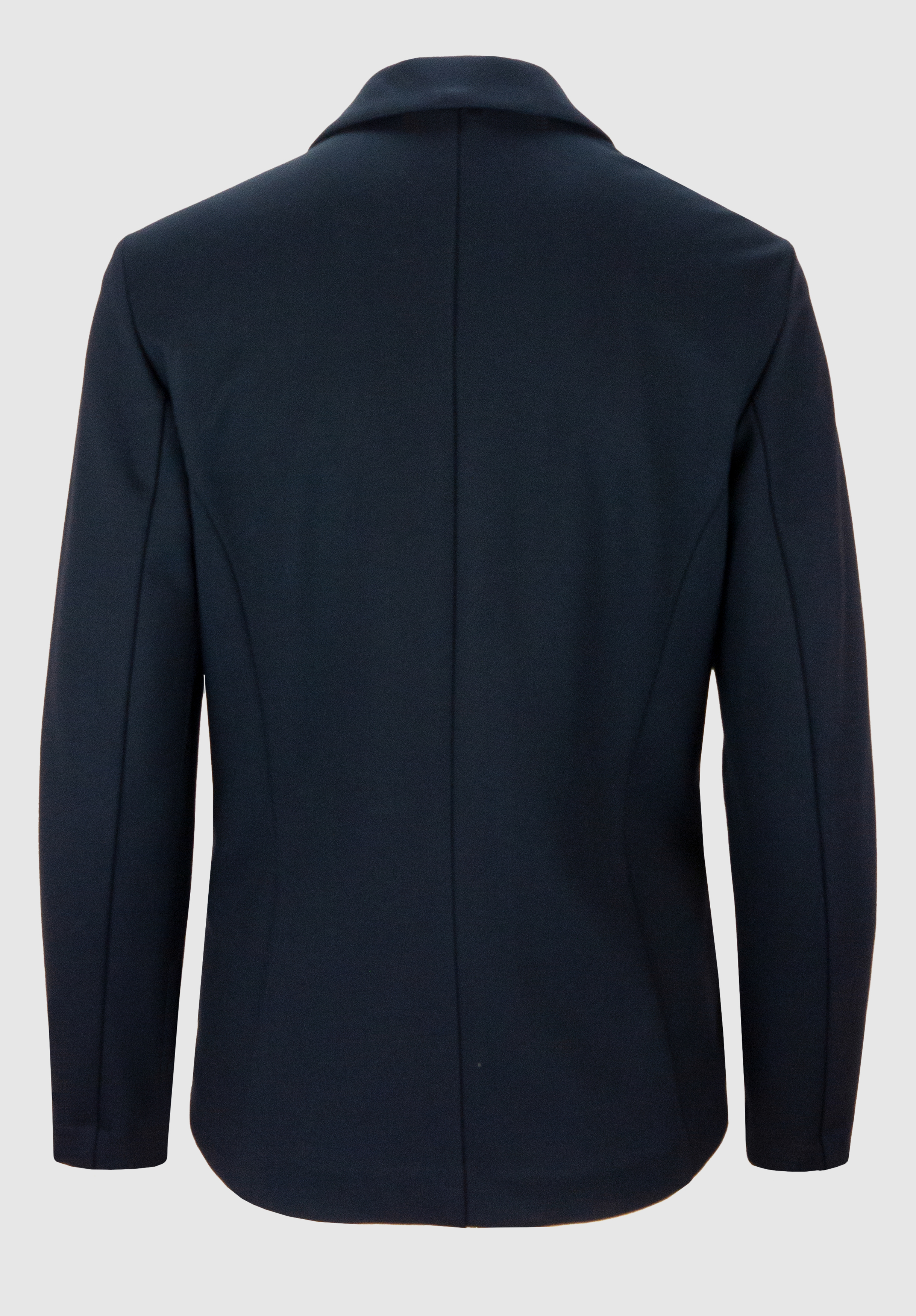 Ein dunkelblauer Blazer von hinten mit langen Ärmeln, einer Mittelnaht und einem klassischen Kragen vor einem schlichten hellgrauen Hintergrund.
