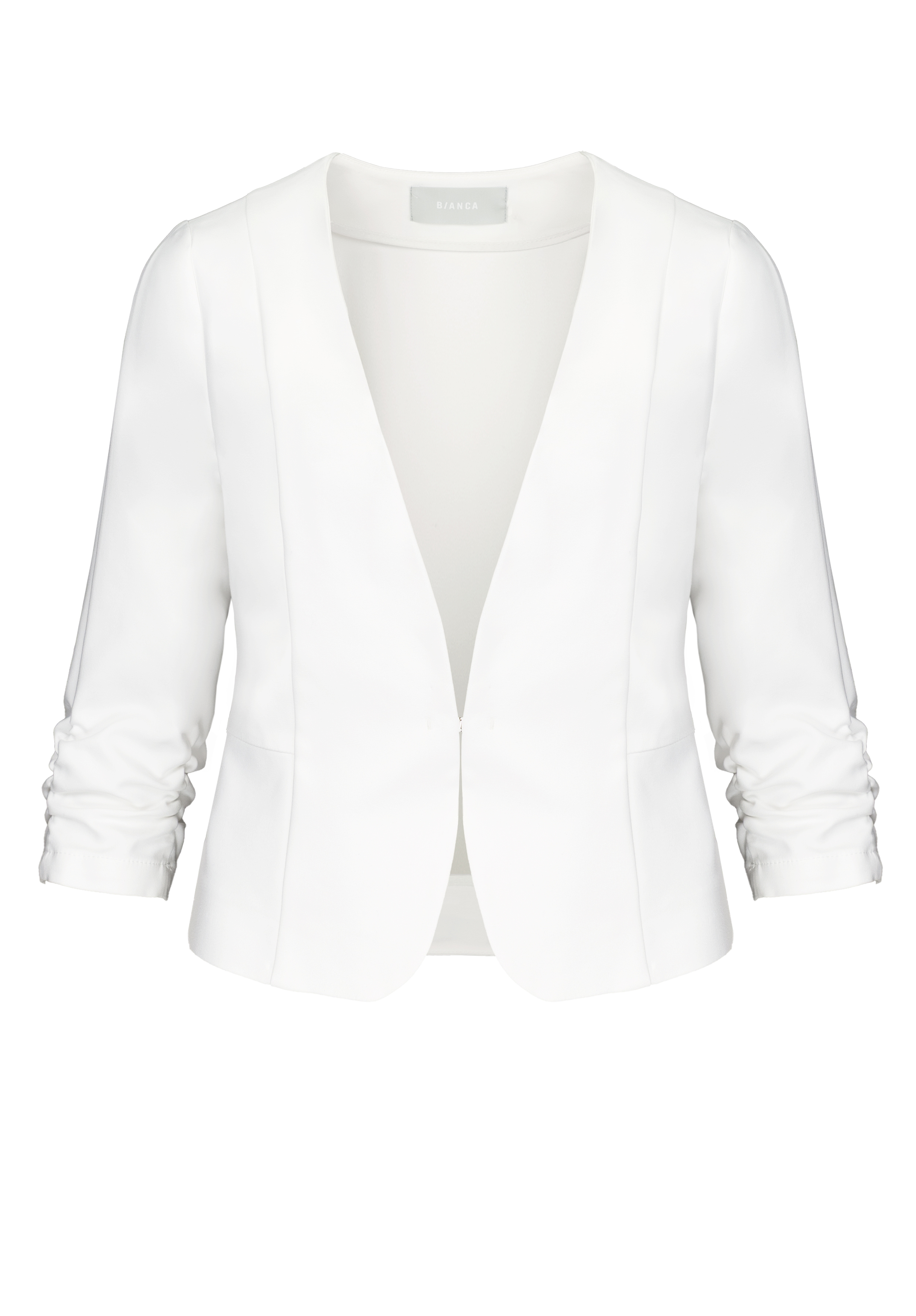 Ein weißer, kragenloser Blazer mit langen, leicht gerüschten Ärmeln und offener Vorderseite. Der Blazer hat eine taillierte Passform und einen Einknopfverschluss in der Taille.