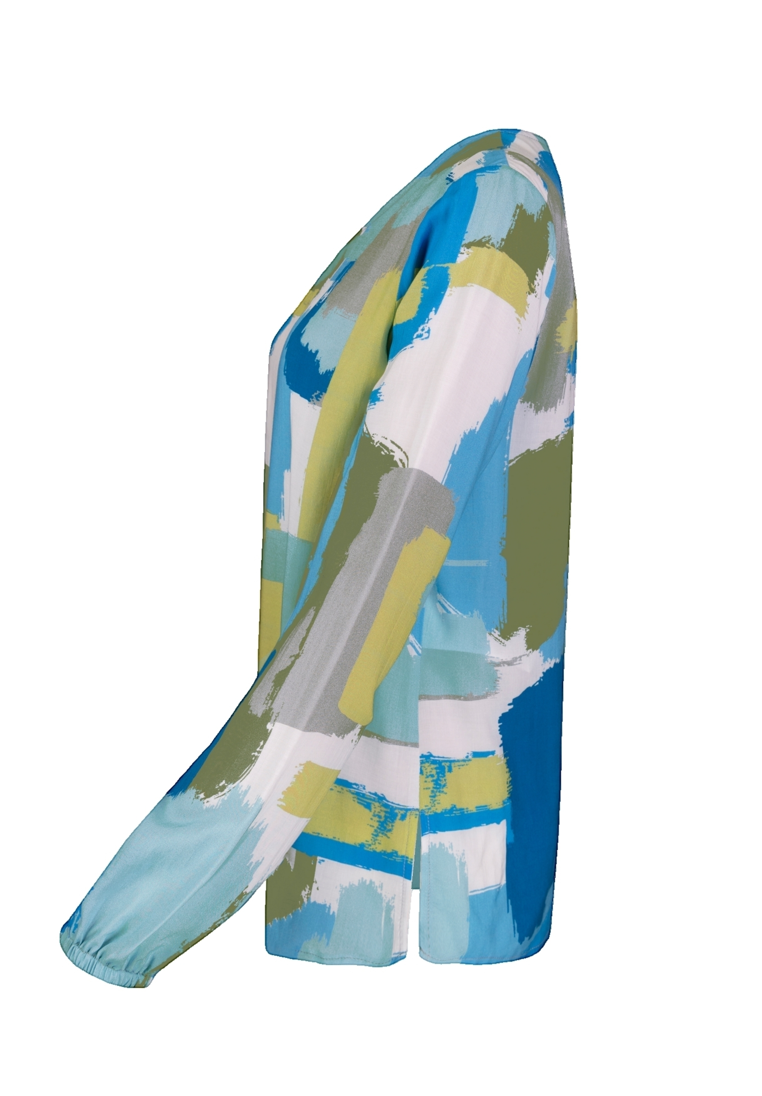 Eine Langarmbluse mit einem abstrakten Pinselstrichmuster in Blau-, Grün-, Weiß- und Grautönen, in der Seitenansicht vor weißem Hintergrund dargestellt.