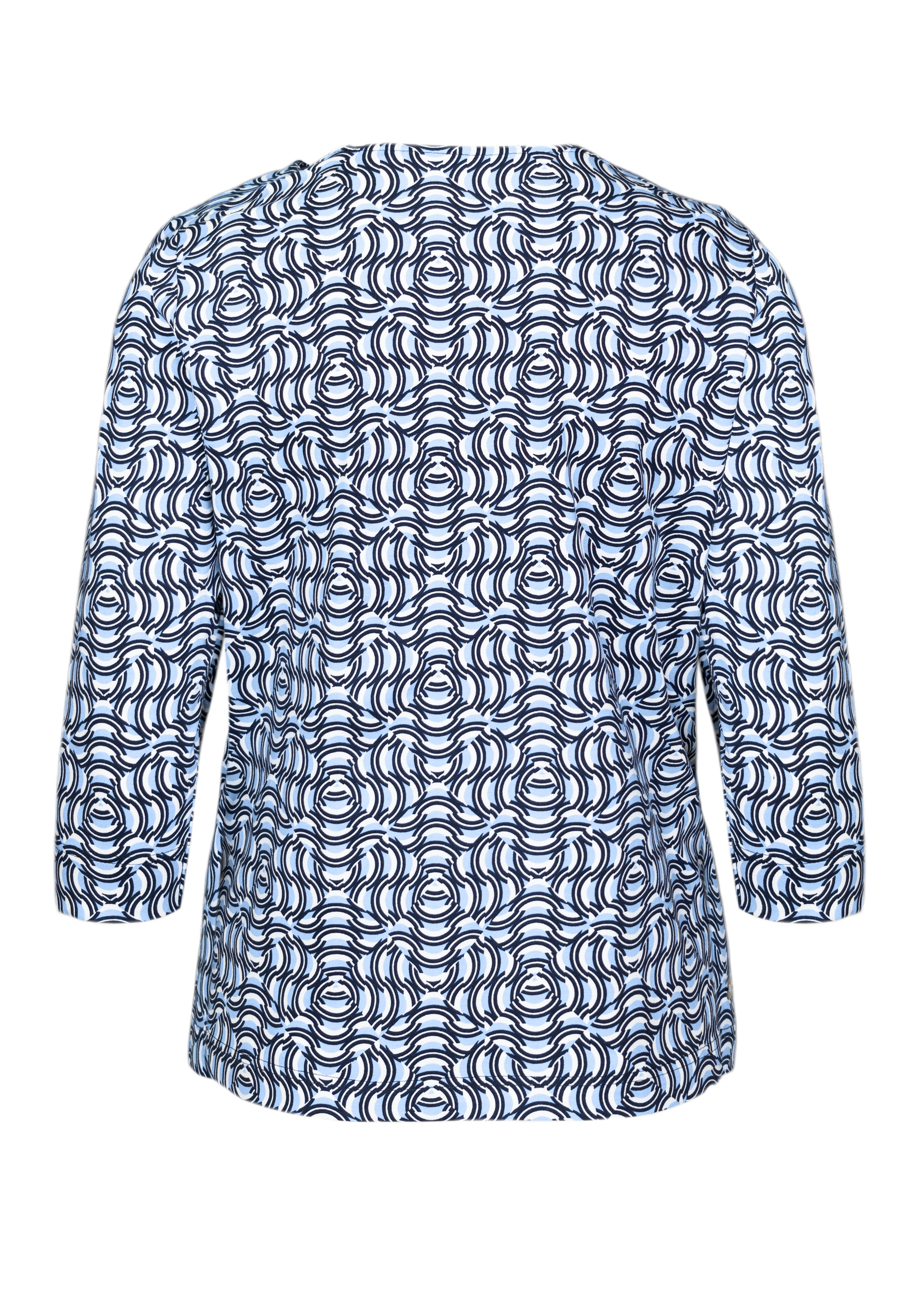 Rückansicht einer Damenbluse mit Dreiviertelärmeln, die ein schwarz-weißes geometrisches Wirbelmuster auf hellem Hintergrund aufweist.