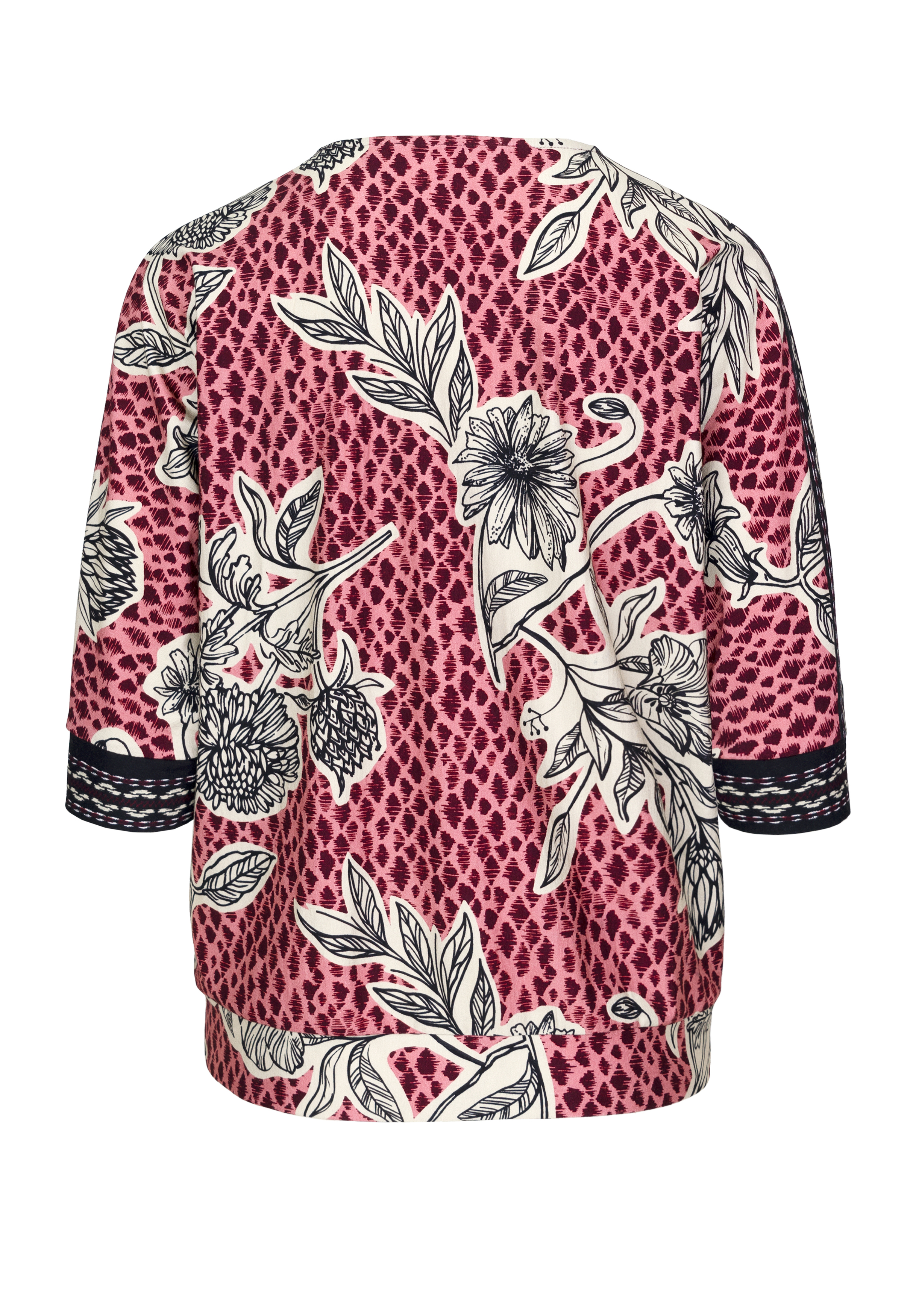 Rückansicht eines locker sitzenden Oberteils mit rosa-schwarzem Animalprint-Hintergrund, überzogen mit großen schwarz-weißen Blumen- und Blattmustern. Das Oberteil hat ellenbogenlange Ärmel und eine entspannte Silhouette.