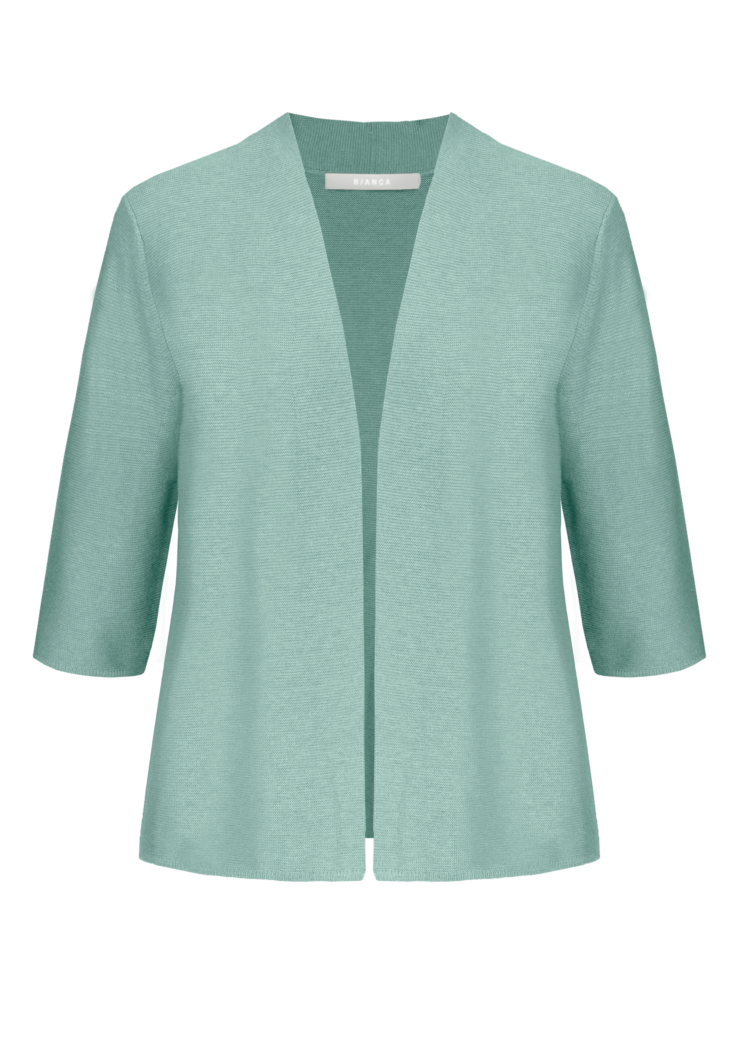 Hellgrüne Strickjacke mit offener Vorderseite und Dreiviertelärmeln auf schlichtem weißem Hintergrund. Die Strickjacke hat ein schlichtes, schmuckloses Design und einen kragenlosen Ausschnitt.