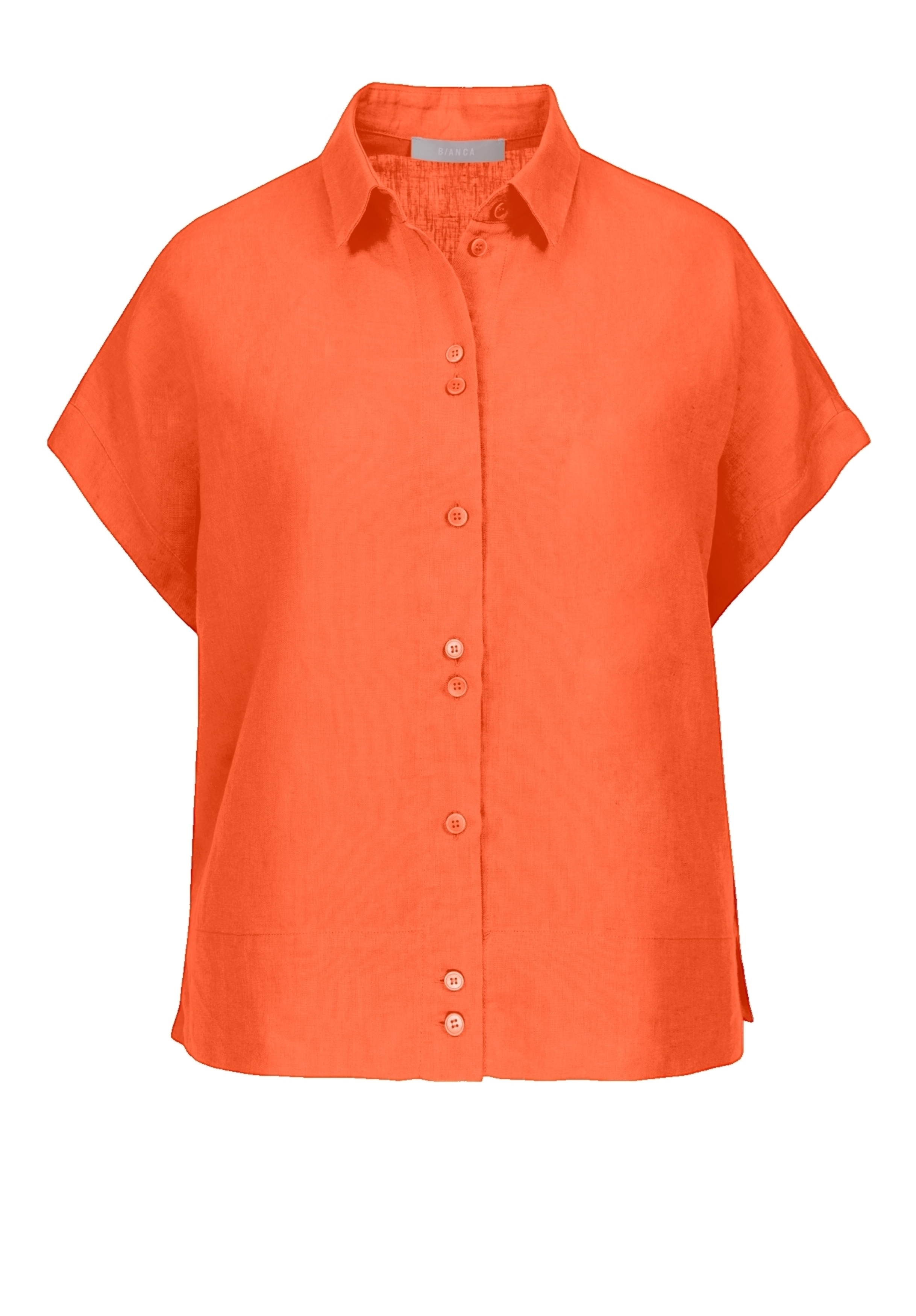 Leuchtend orangefarbenes Kurzarmhemd mit Kragen, lockerer Passform und geradem Saum. Das Hemd ist auf weißem Hintergrund abgebildet.