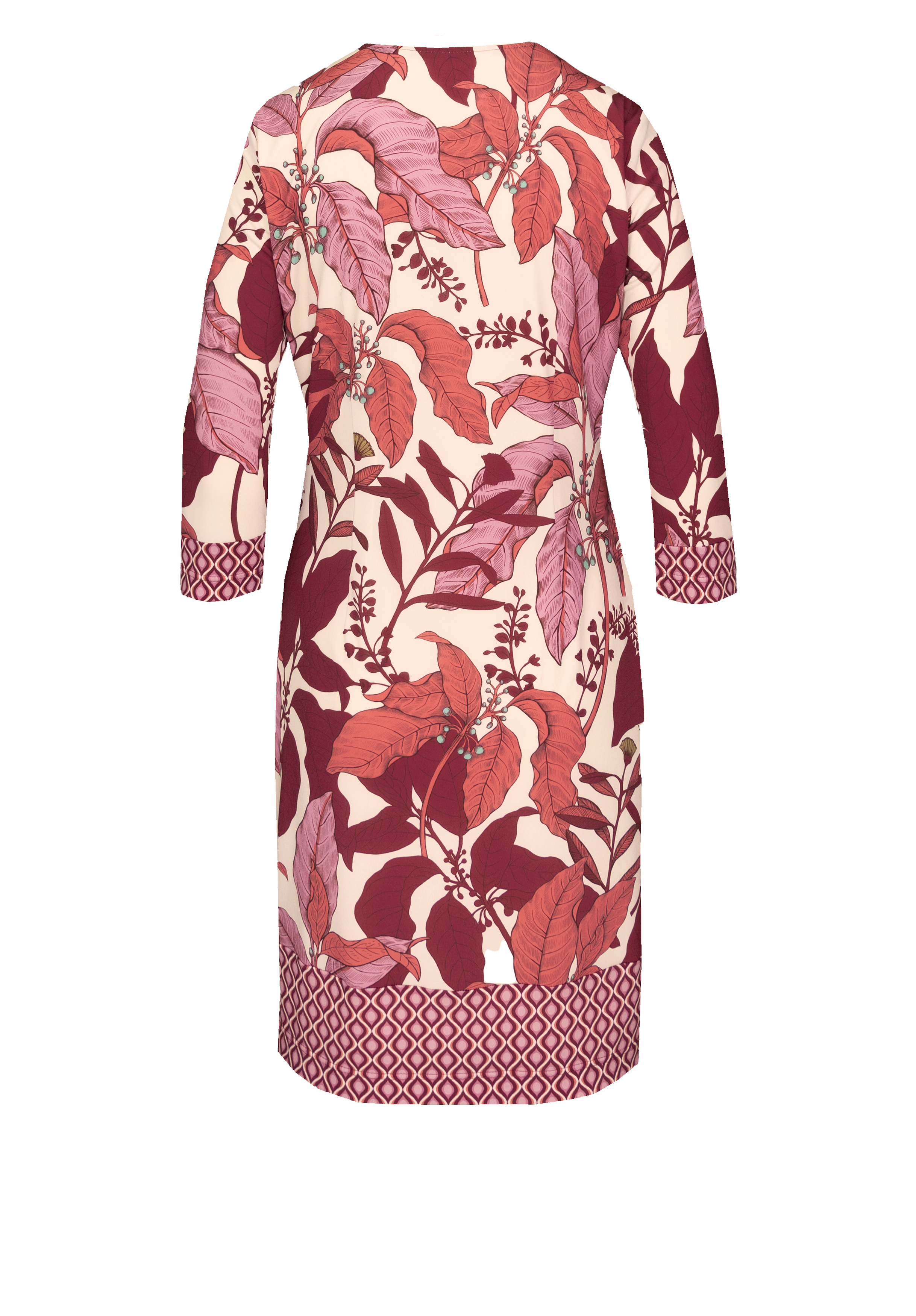 Ein knielanges Kleid mit Dreiviertelärmeln, einem kräftigen tropischen Blattmuster in Pink und Burgunderrot und einer geometrischen Bordüre am Saum, von hinten gezeigt.