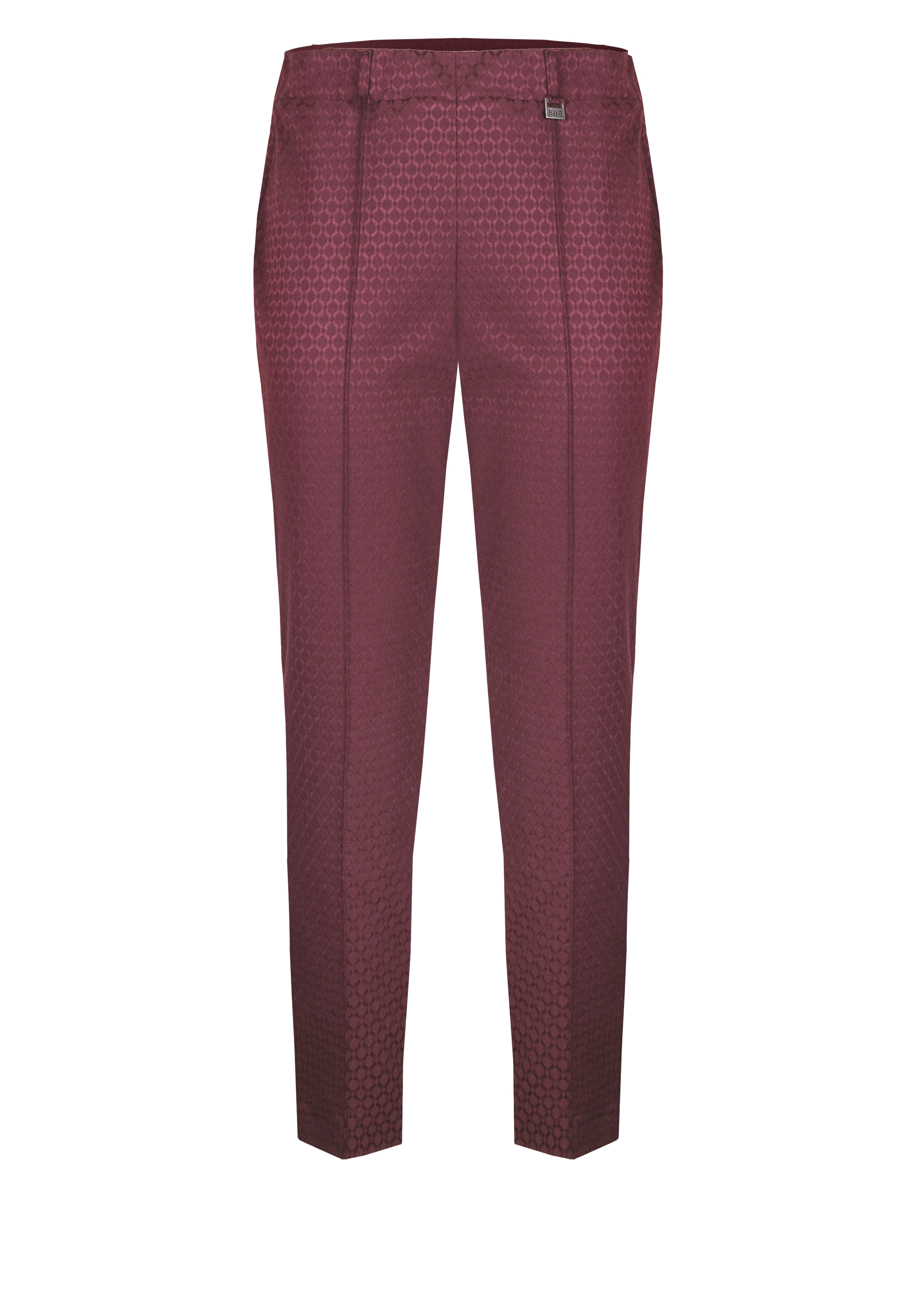 Burgunderfarbene, maßgeschneiderte Hose mit dezentem geometrischem Muster, Bügelfalten vorne und schmaler Passform, abgebildet vor weißem Hintergrund.