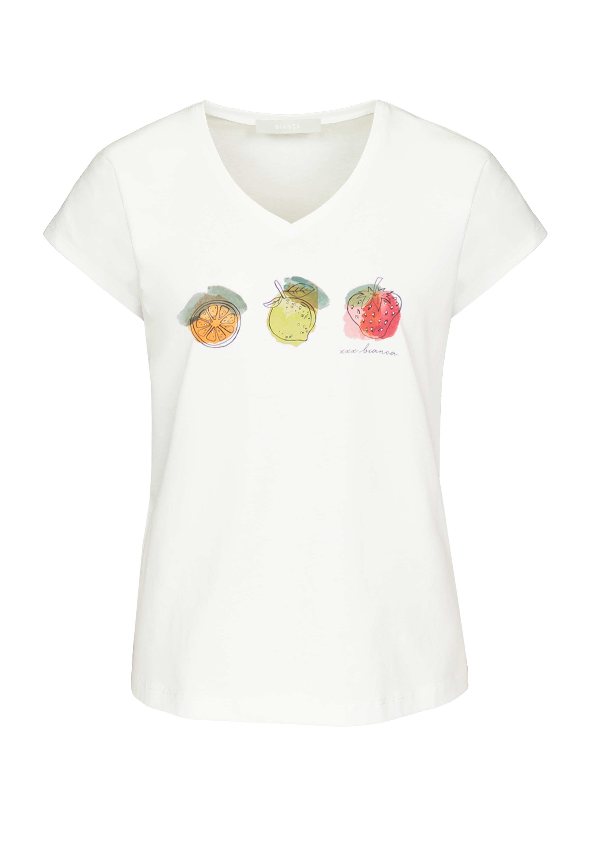 Weißes kurzärmliges T-Shirt mit V-Ausschnitt und drei Fruchtillustrationen im Aquarellstil (Orange, Limette und Erdbeere) mit grünen Blättern und dem Wort „enchanted“ unter den Früchten.